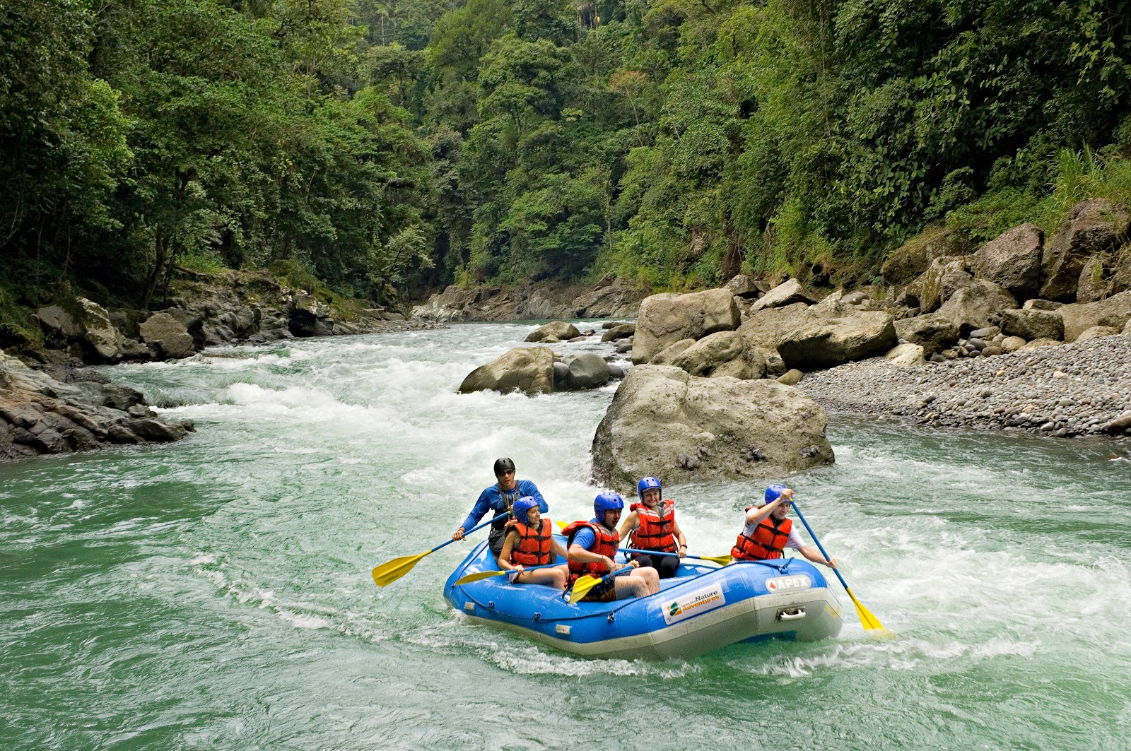 Experience Rafting On The Pacuare River
