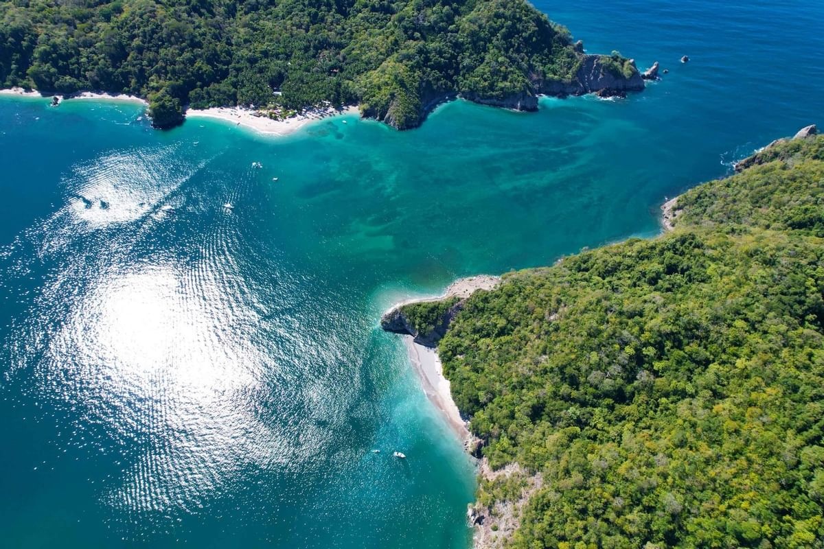  Isla Chiquita's Gorgeous Waters And Jungles
